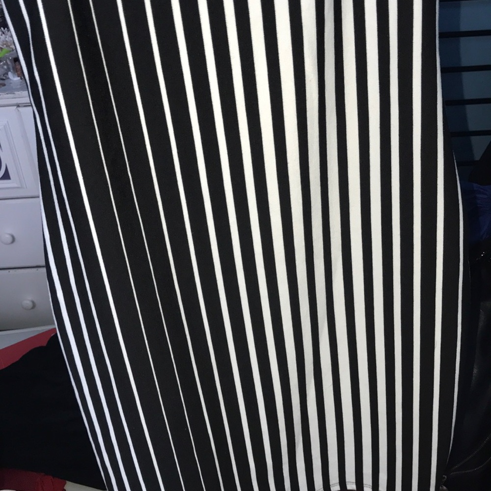 Black and white dress - Picture 2 of 3